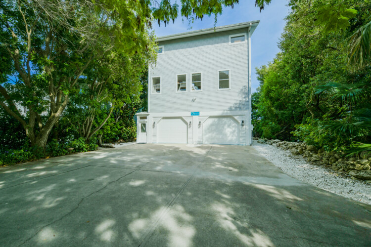 Image of Garage at Sunrise Bay Florida Short Term Rental in Holmes Beach, Manatee County, Florida
